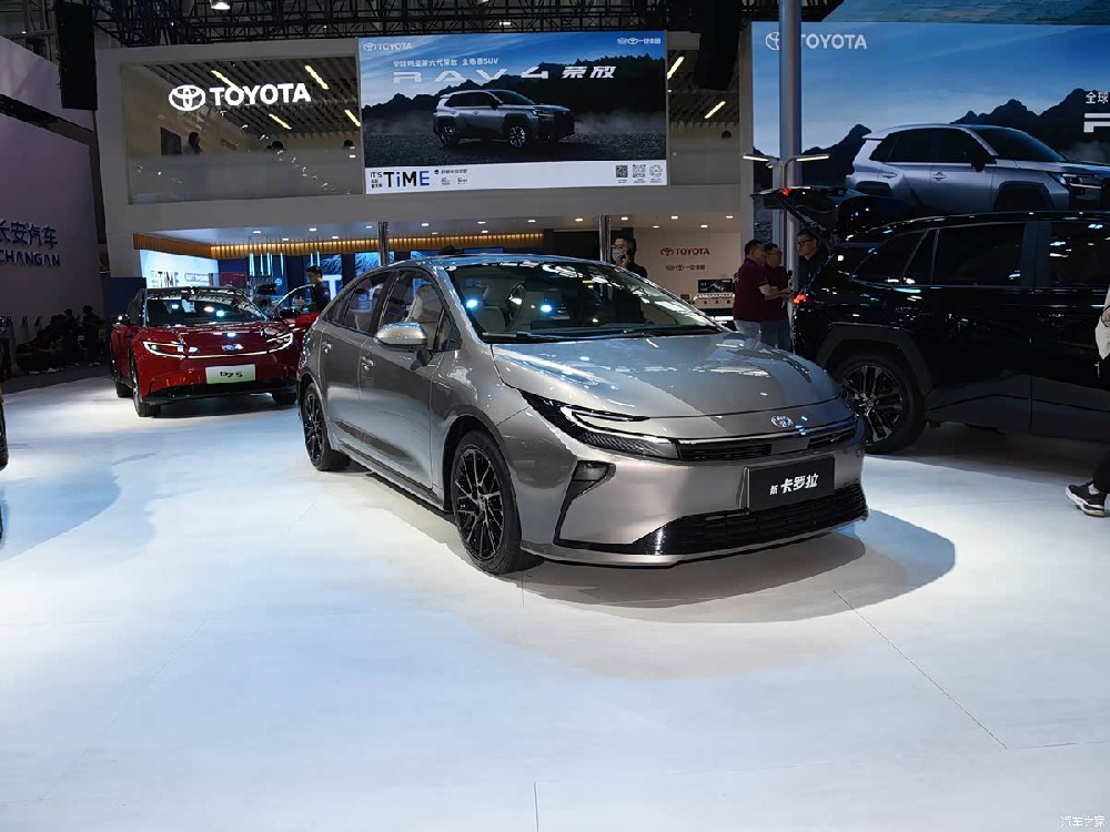 The new FAW Toyota Corolla is expected to launch on December 21, featuring a longer body and a completely redesigned interior.