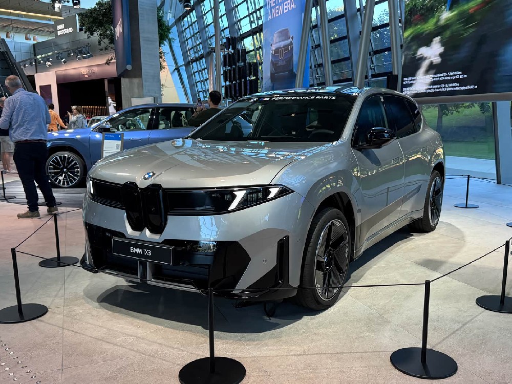 The new BMW iX3 long wheelbase version with a pure electric range of up to 900km will be unveiled at the Beijing Auto Show