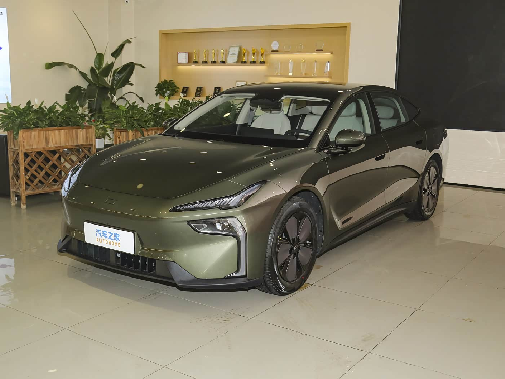 The FAW Yueyi 08, a flagship sedan featuring both range-exte···
