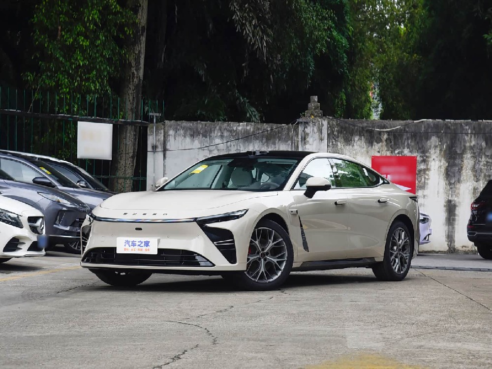 With multiple intelligent upgrades and dual powertrain options (pure electric/range-extended), the 2027 Exeed ES will be available for pre-sale starting June 12th.