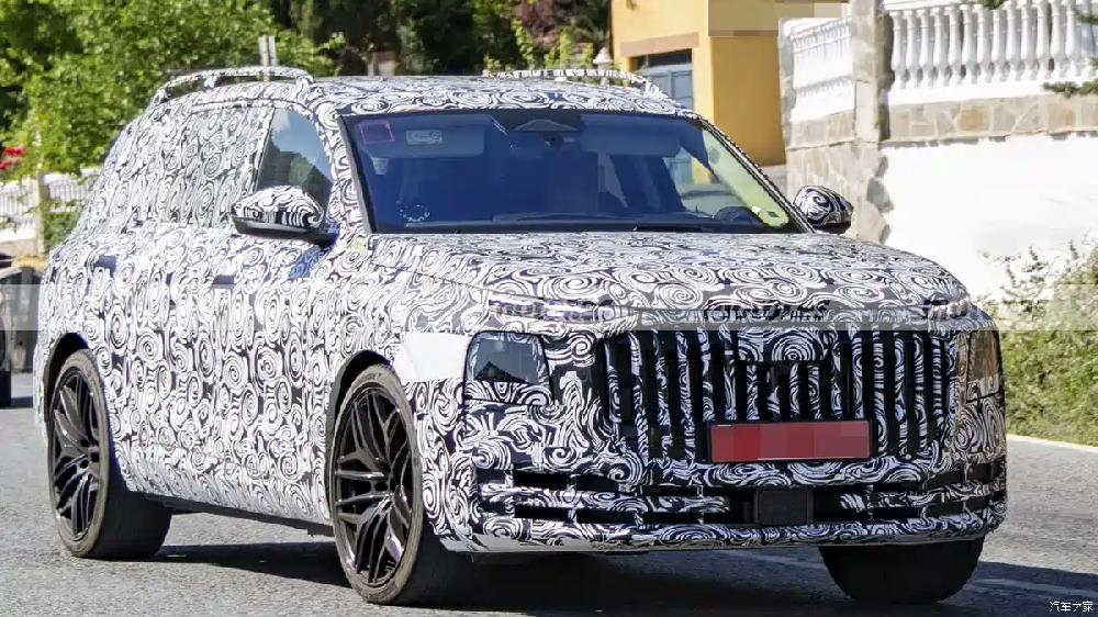 Set for official debut on July 29: Spy shots of the Audi Q9 Horch edition revealed, featuring exclusive styling and a V8 engine.