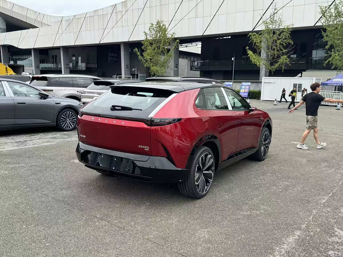 http://www2.autoimg.cn/chejiahaodfs/g34/M07/89/54/620x0_1_autohomecar__ChtpWGqFGtWADEriAAfdX4eKO1I629.jpg