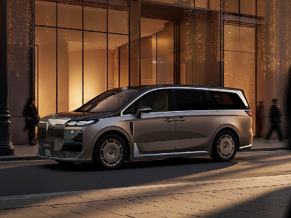 Voyah Dreamer 9 pre-sales to begin on September 5; features dual powertrain options (PHEV/BEV) and 896-line LiDAR.