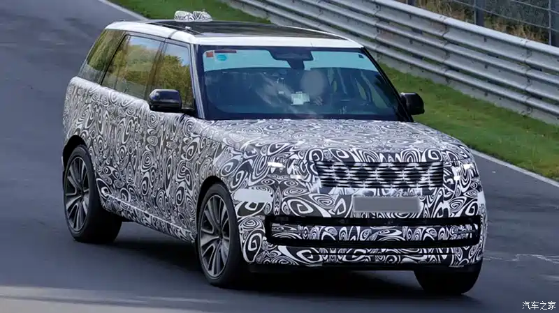 Spy shots of the new Land Rover Range Rover revealed; interior may feature a curved screen